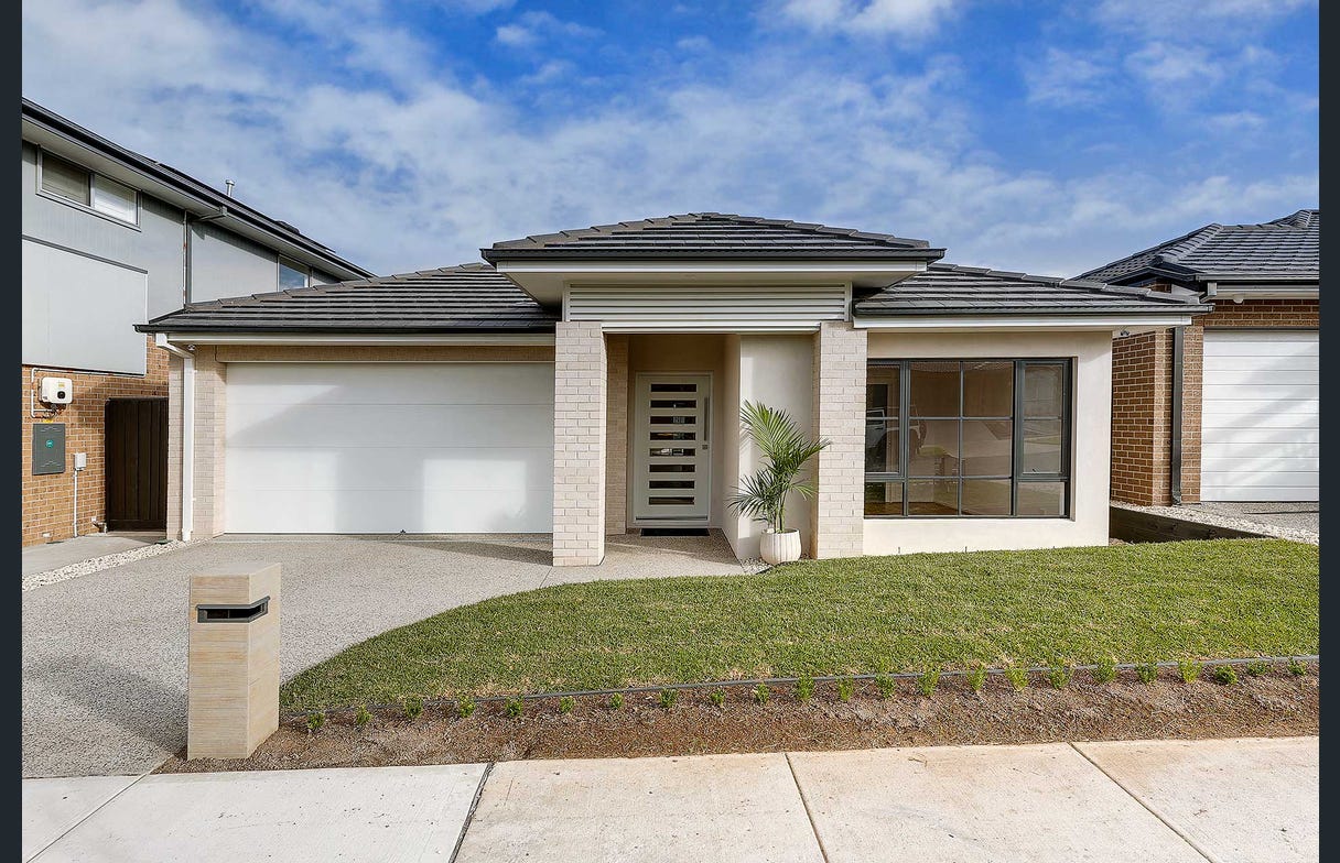 Luxury custom home built by SLK Homes in Melbourne